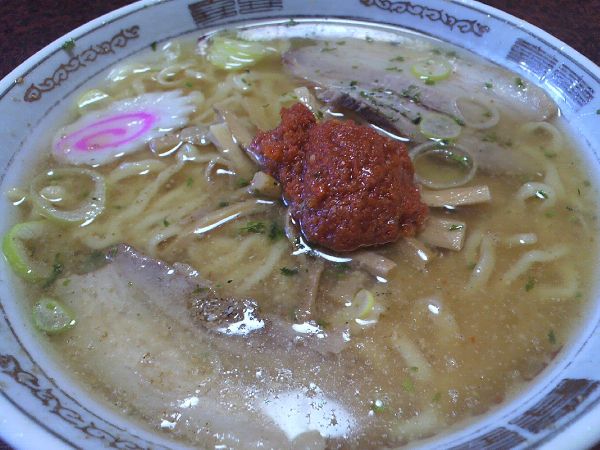 南陽市「龍上海本店」赤湯辛みそラーメン（出前）