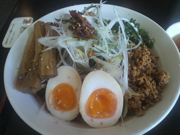 山形市「麺辰」汁なし担々麺(激辛+メンマトッピング)