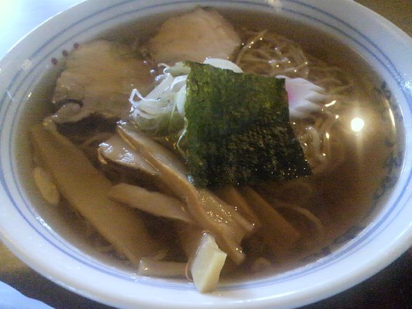 山形市「そば処すぎ」しょうゆラーメン