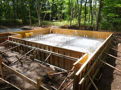 【天栄村・山小屋ドミノ】 カラ梅雨のおかげで基礎工事が進む