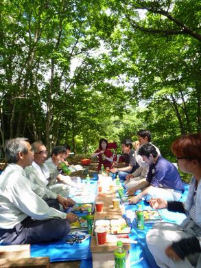 【天栄村・山小屋ドミノ】 キャンプ気分の上棟祝い