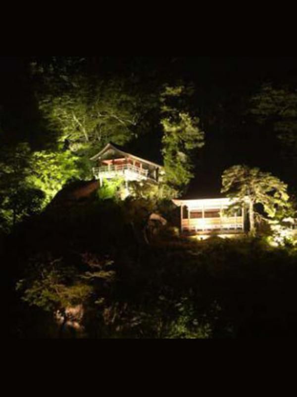 【8/19まで】夜の山寺ライトアップ見学バスツアー！