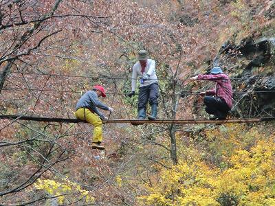 ◆朝日連峰小国登山道吊り橋修繕のお手伝い。◆
