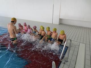 ５月１７日　年中組初めての水泳教室