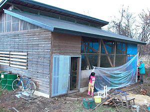 鶏小屋の雪囲い