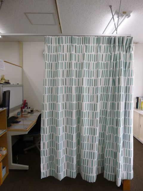 外来診察室のカーテンが新しくなりました