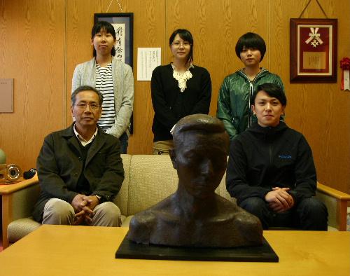 東日本大震災で破損した石膏像の修復が完了