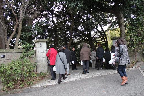結城先生が晩年を過ごされた小田原別邸跡地を訪ねて　友の会研修旅行　その１
