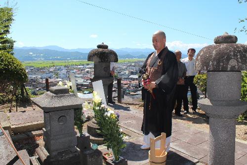 赤湯を拓いた横田式部　結城翁の命日8月1日に墓参と記念講話