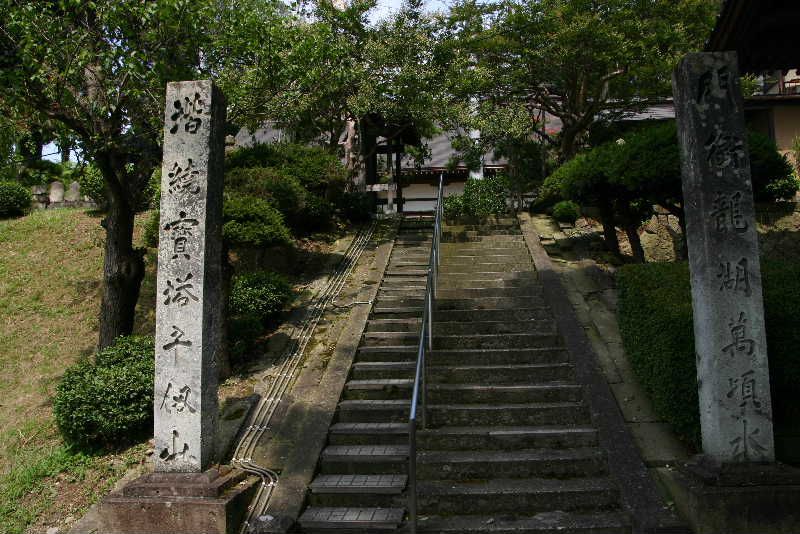 赤湯の名刹　東正寺に眠る結城豊太郎先生