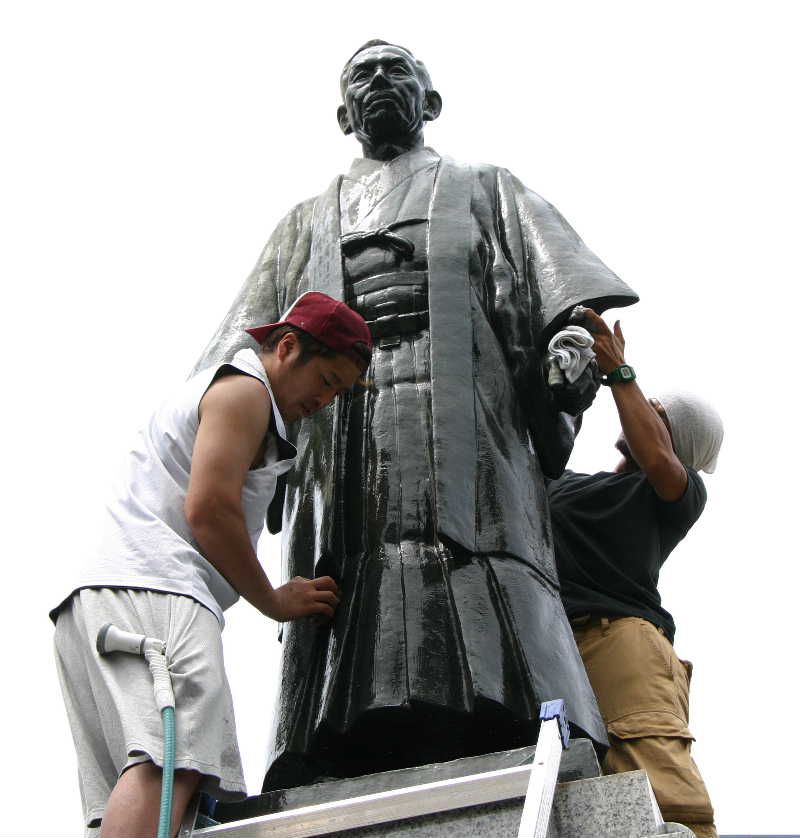 銅像が見事によみがえる