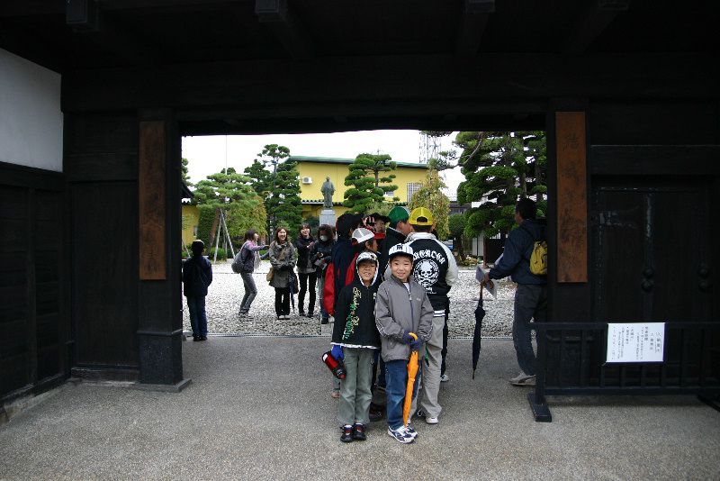 赤湯小学校６年４組の学年行事で来館
