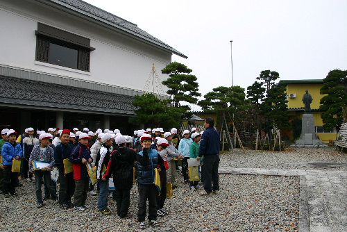 ようこそ沖郷小学校児童のみなさん