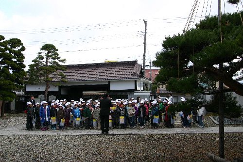 結城豊太郎記念館に１０７名の赤湯小児童