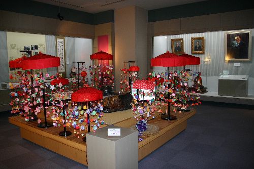 見事な「傘福」　庄内地方に伝わる雛祭りに飾る伝統工芸