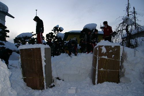さて　どんな雪灯篭になるのだろうか？