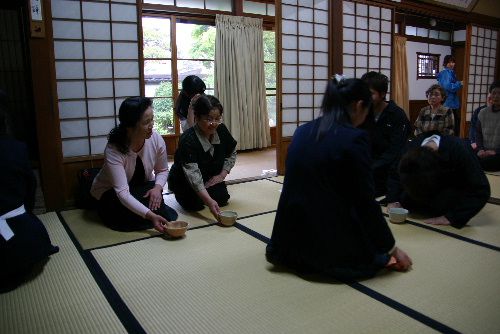 南陽高校茶道部のお茶のおもてなし