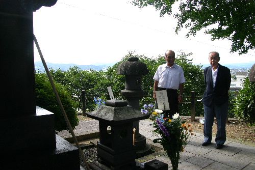 夏空のさわやかな晴天　赤湯の発展を喜んでいるのでは