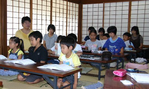 子曰く「君子は言に訥にして、行に敏ならんことを欲す。」