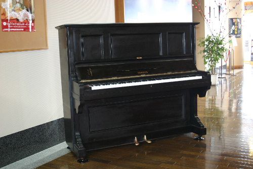 結城先生寄贈のピアノがなおった