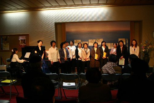 最後は全員で「ふるさと」を合唱