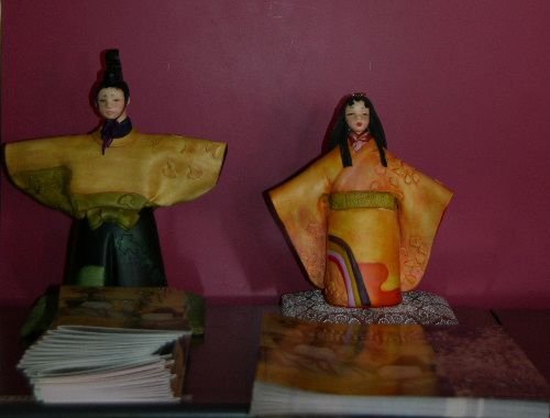 創作雛が受付でお迎え