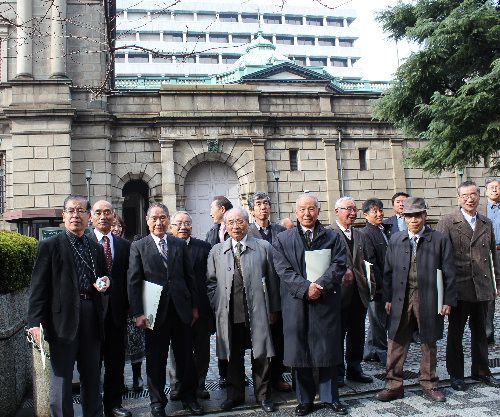 日銀本店の結城総裁の肖像画に感動
