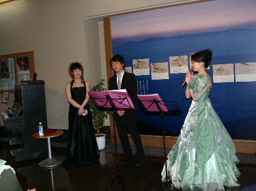 柔らかなピアノの音色、豊かな歌声に感動