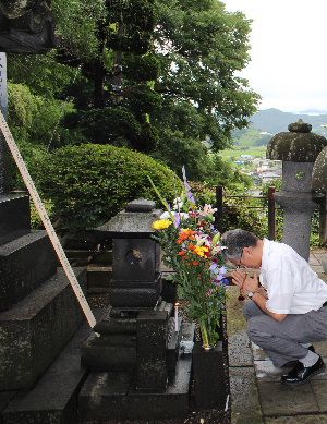 結城先生のお墓参りを