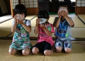 ノドを通るお茶の様子が見えるみたいです
