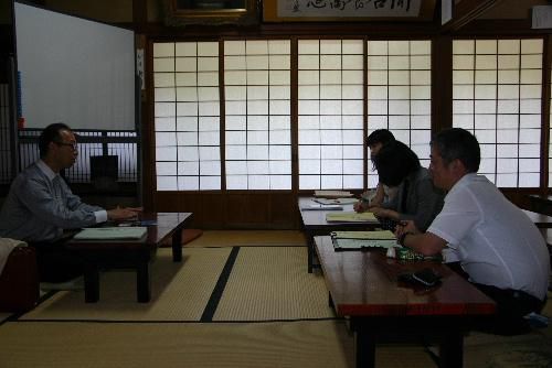 南陽市小中学校教職１０年経験者研修会が臨雲文庫で開催