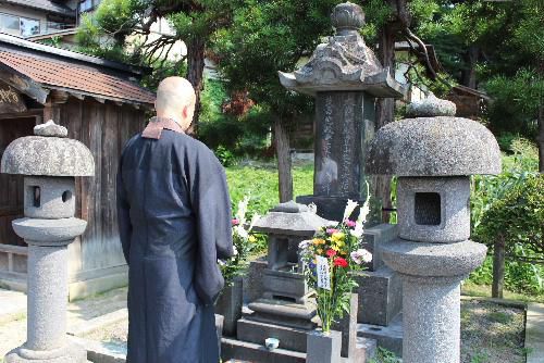 暑～い夏　結城先生の命日　墓前祭