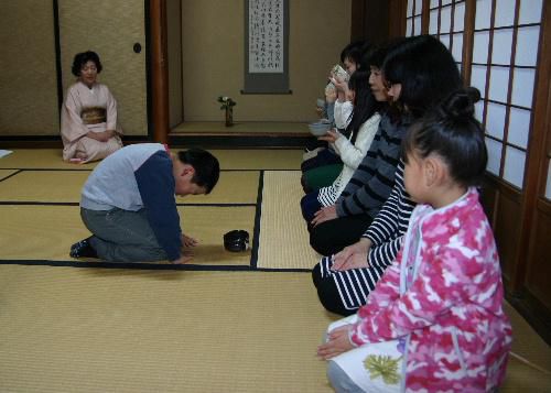 ボランティアによる土曜自由塾特別教室「お茶をどうぞ」