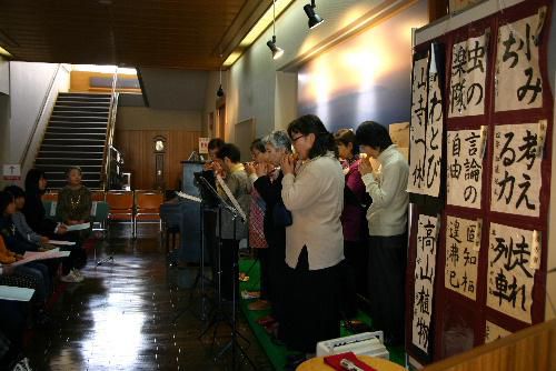 記念館秋まつり閉祭式　書道展と作文コンクールの表彰式が行われる