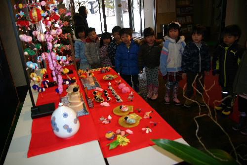 今日は楽しいひなまつり♪　赤湯幼稚園児が来館