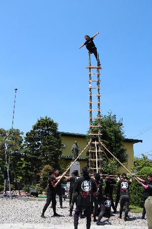 ささやかに、賑やかに手作りの「春まつり」で生誕１４９回の誕生日をお祝い