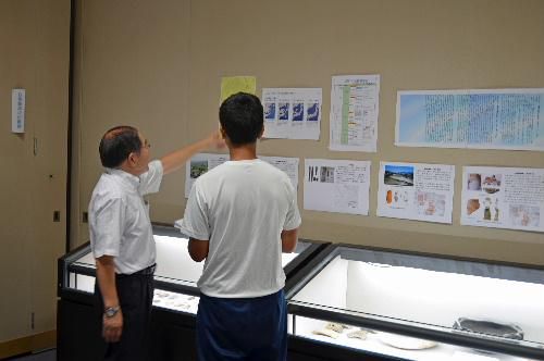 赤湯中学校生徒が赤湯公民館で職場体験　記念館を取材