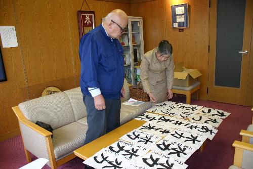 秋まつり書道展の作品審査会　１２の入賞作品が決まる