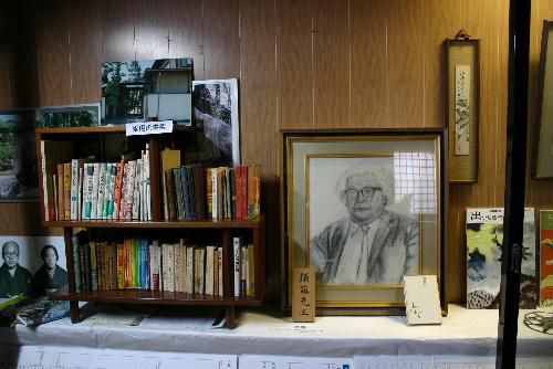 須藤克三家から１００点余りの書籍や書画を南陽市に寄贈