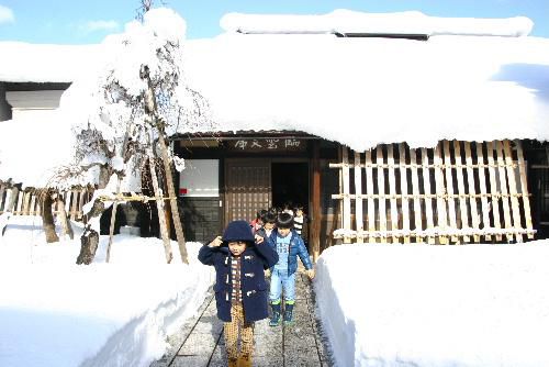 久しぶりの青空　臨雲文庫では赤湯幼稚園のお茶教室　美味しかったなぁ～。