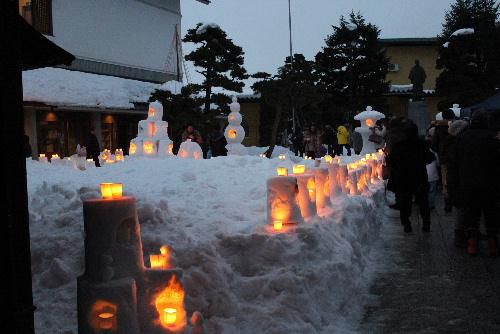 あたたかなロウソクの灯りにてらされて　ささやかな記念館冬まつりが開幕