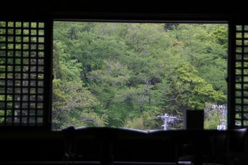 すっかり初夏の装い　烏帽子山公園は桜から若葉の季節に