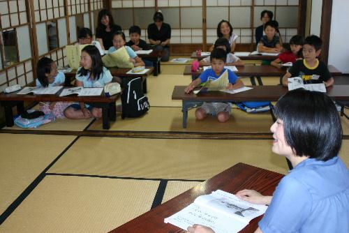 子ども論語塾第２日　講師は宮内中の佐藤陽子先生
