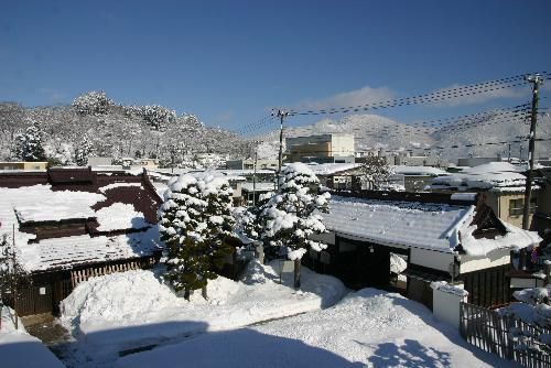 記録的な寒波が襲来　南陽市は快晴　外は寒いが記念館には春の雛人形