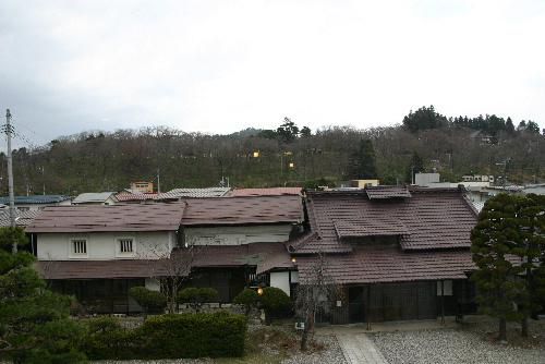 暖かさに誘われて　烏帽子山公園の桜はまもなく開花か