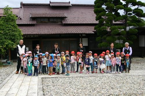 元気はつらつ　漆山ふたば保育園の園児達が論語の素読