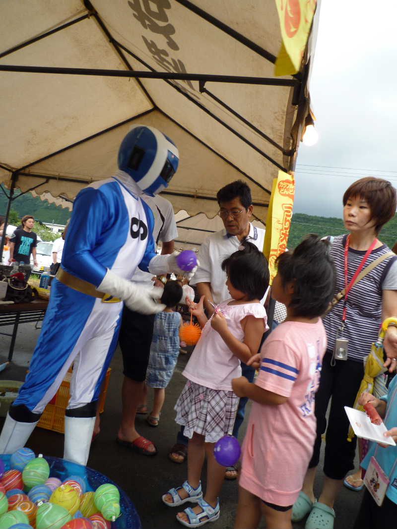 アルカブルー、アルカレッドがそろって登場