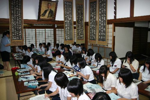 高校生60名もの入館者