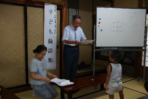 最年少参加者も修了証を手に