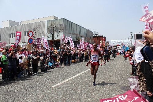 山形県縦断駅伝大会 南陽・東置賜チームが総合優勝
